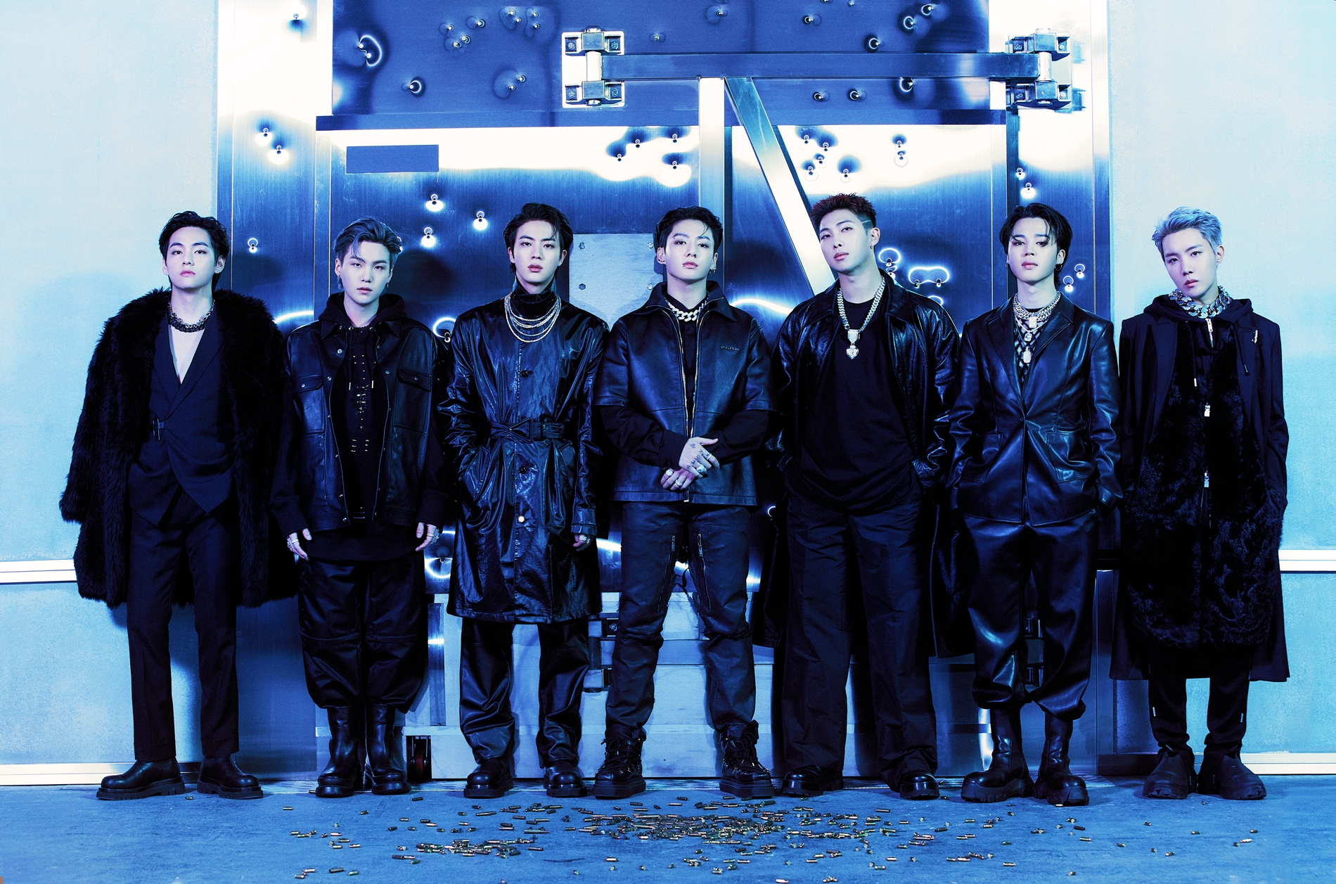 防弹少年团成员V、Suga、Jin、jungook、RM、Jimin、J-Hope为专辑《Proof》拍摄宣传照。