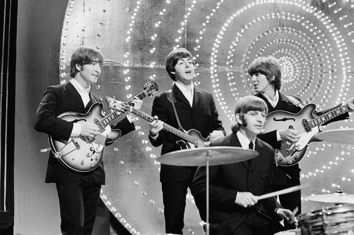 1966年，披头士乐队正在表演
