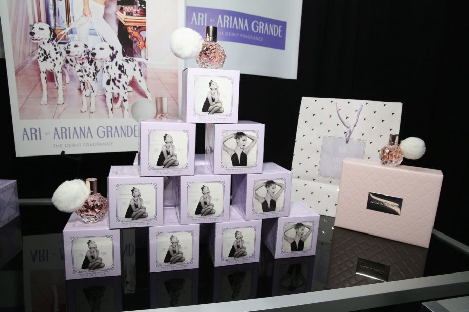 爱莉安娜·格兰德的香水和香水在麦迪逊广场花园举行的Z100 Jingle Bell 2015上展出