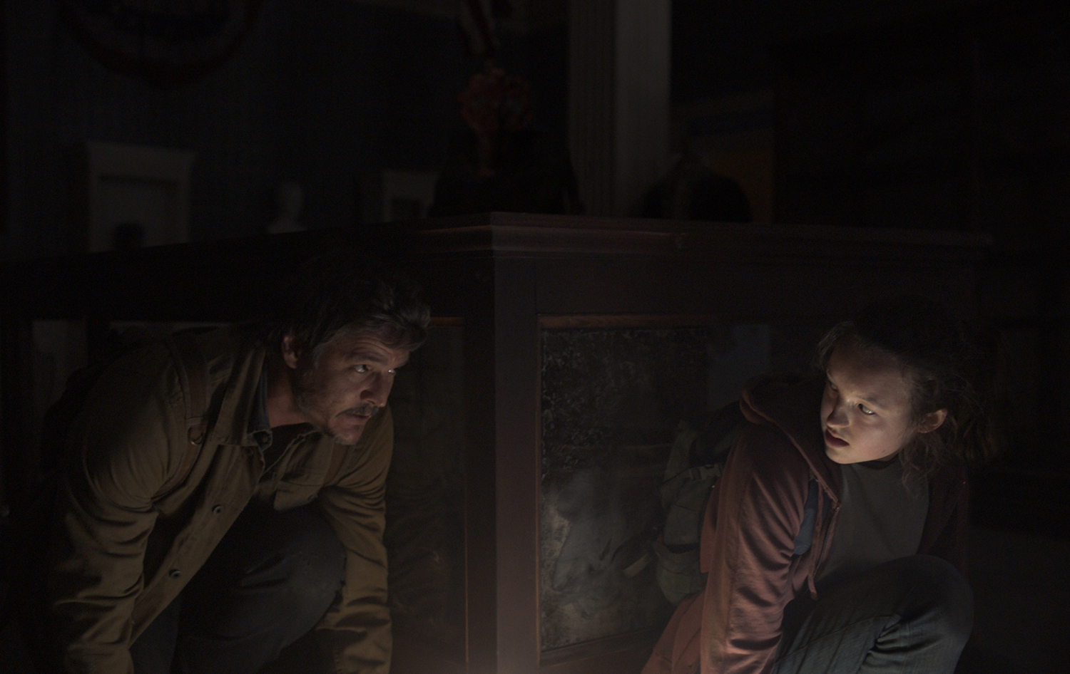 在HBO Max的《最后生还者》中，佩德罗·帕斯卡饰演乔尔·米勒，贝拉·拉姆齐饰演艾莉