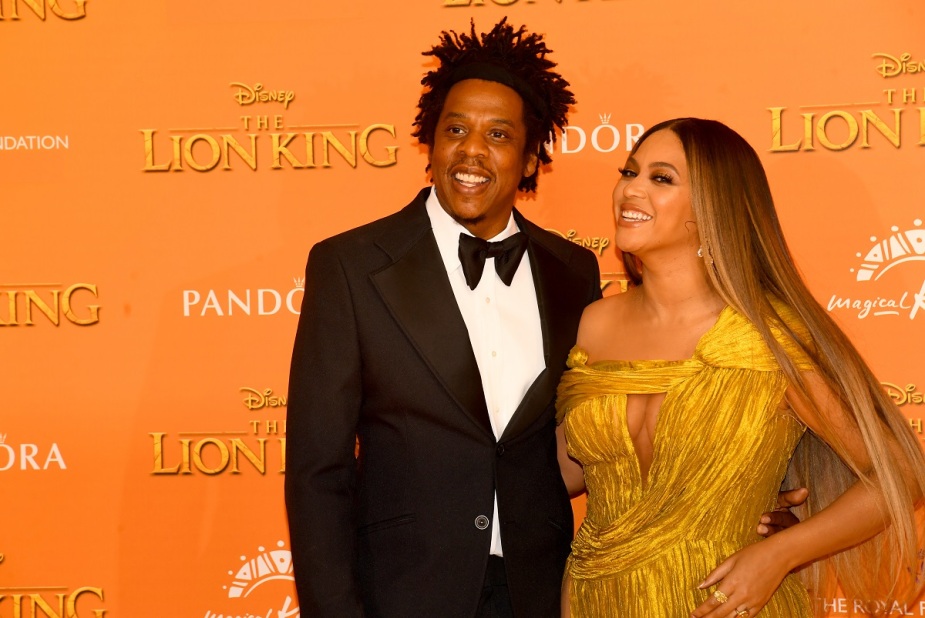 Jay-Z和碧昂斯出席《狮子王》首映式。