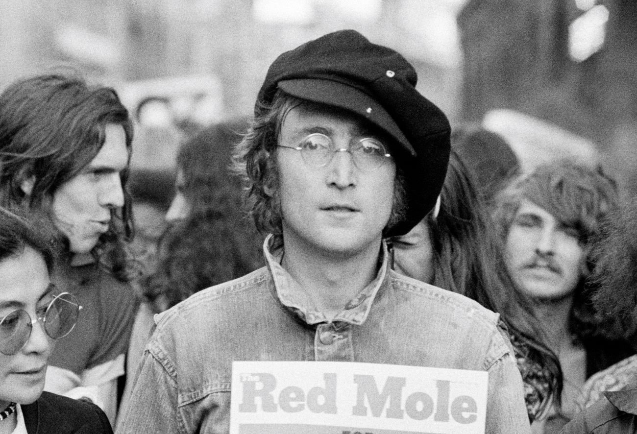 约翰·列侬说政治信息“几乎毁了”他的音乐