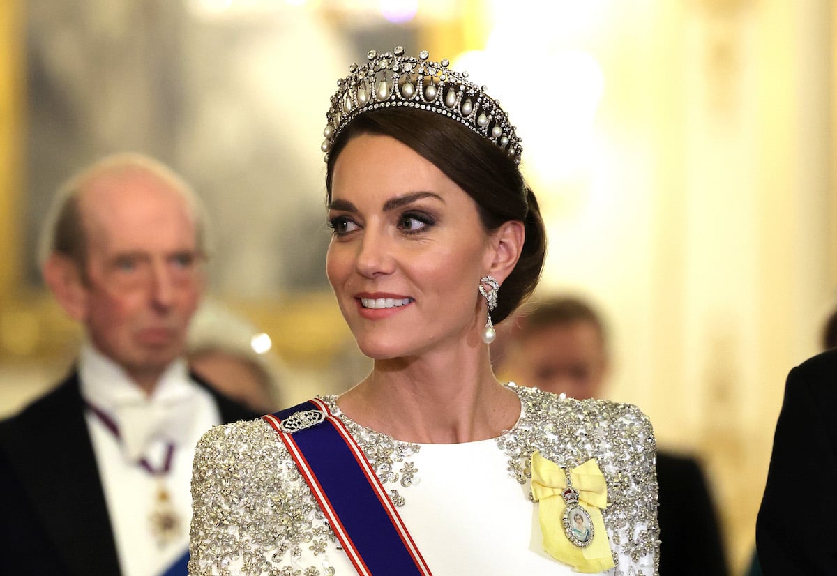 王室评论员称凯特·米德尔顿的国宴礼服标志着重大转变
