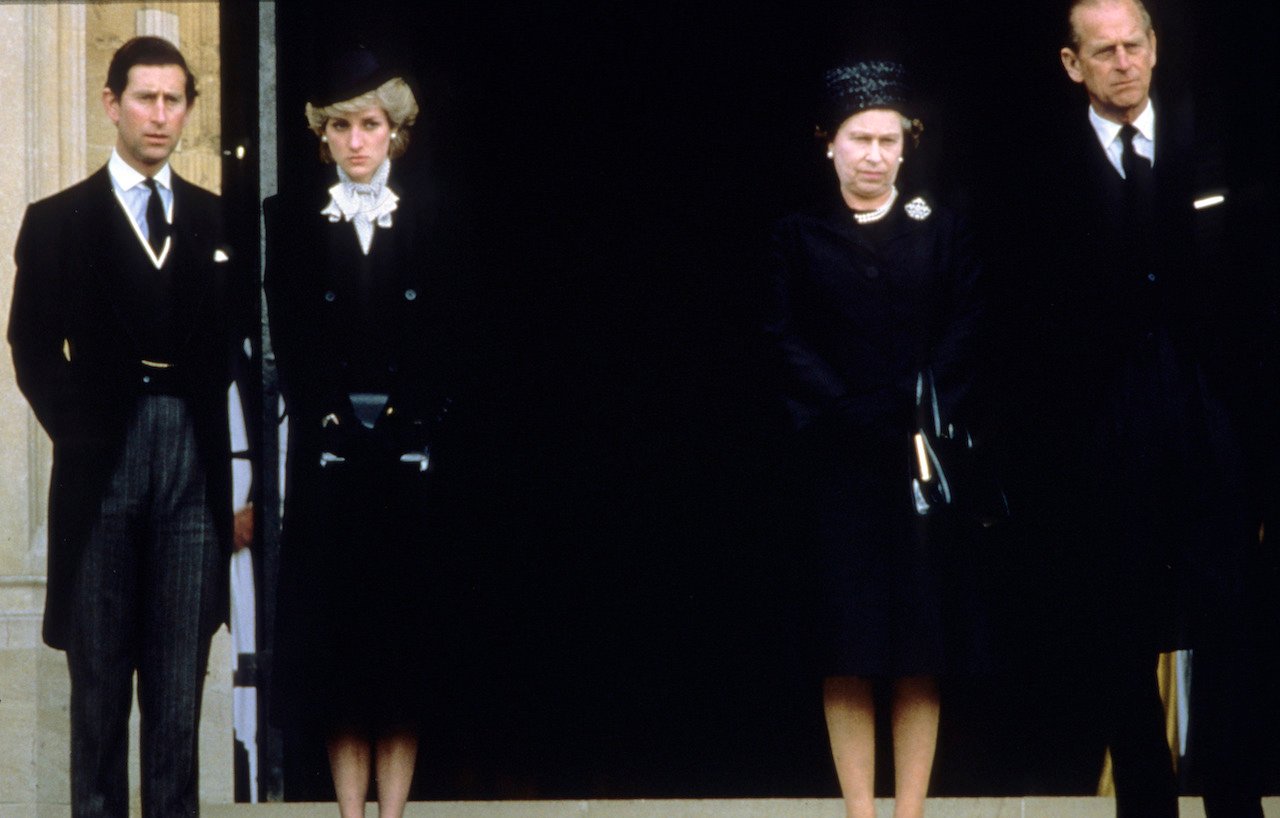 传记作者说，伊丽莎白女王在观看戴安娜王妃的BBC采访后“绝望”，菲利普亲王“中风”