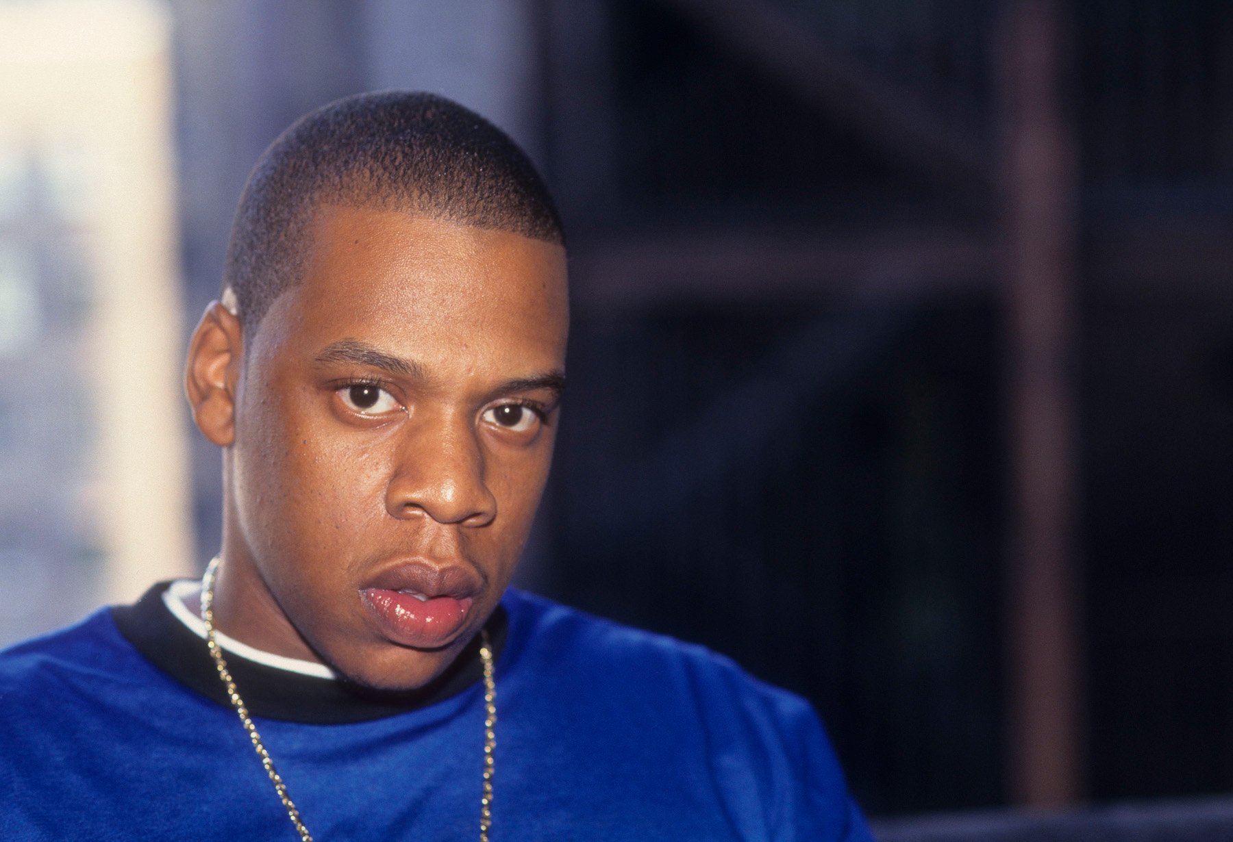 和Biggie Smalls曾经是朋友的Jay-Z, 1996年穿着蓝色的照片