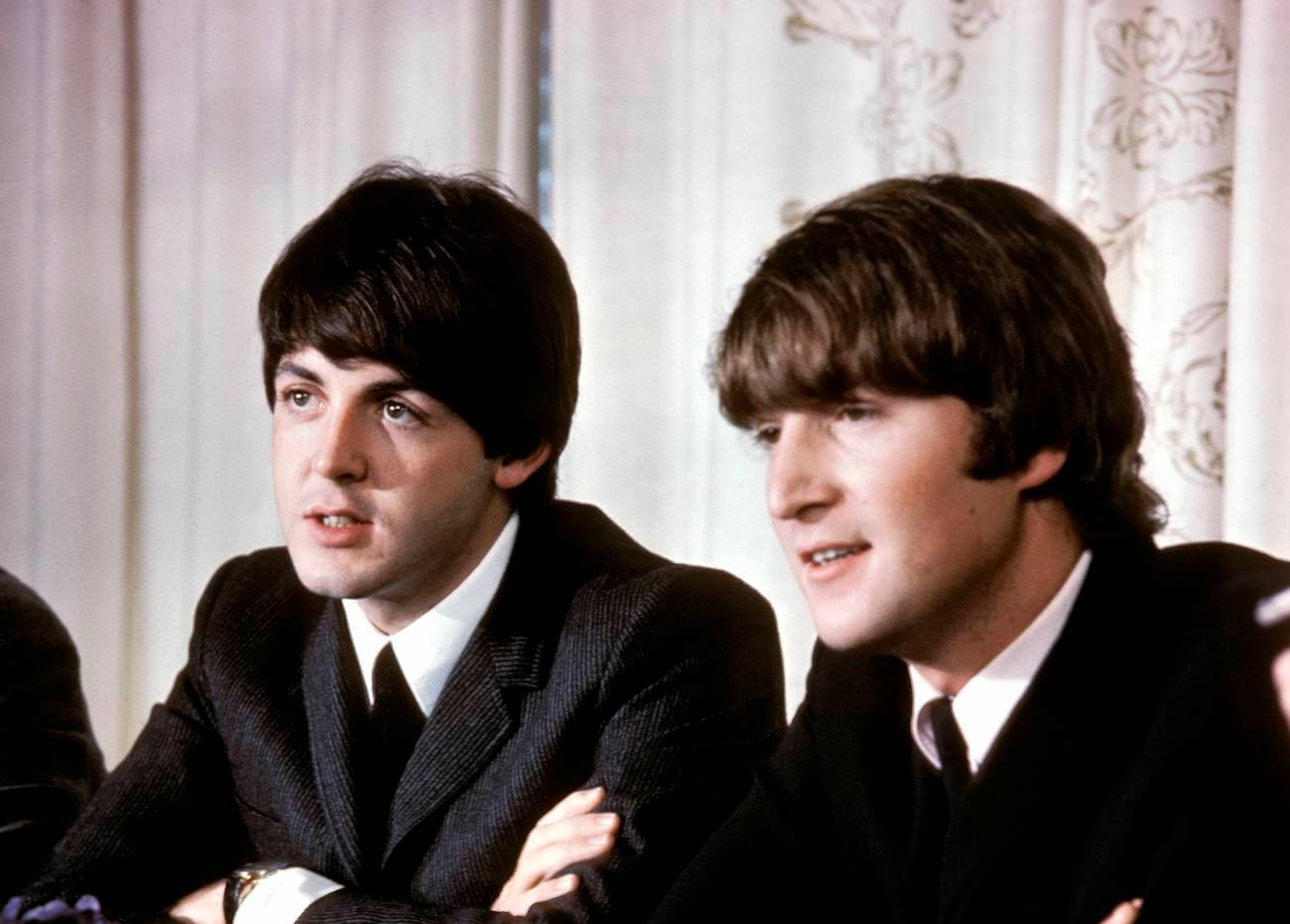 保罗·麦卡特尼说约翰·列侬安慰他“偷”歌