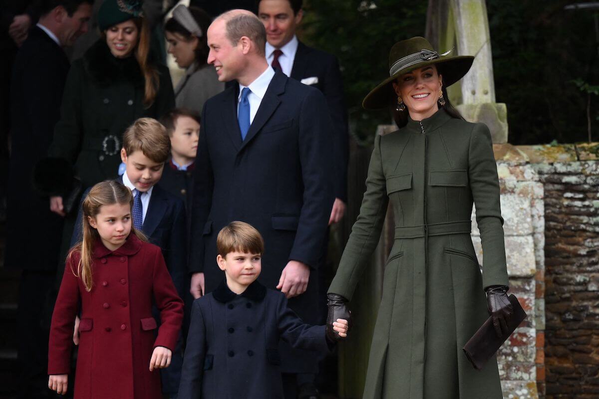 威廉王子和凯特·米德尔顿带着孩子乔治王子、夏洛特公主和路易斯王子