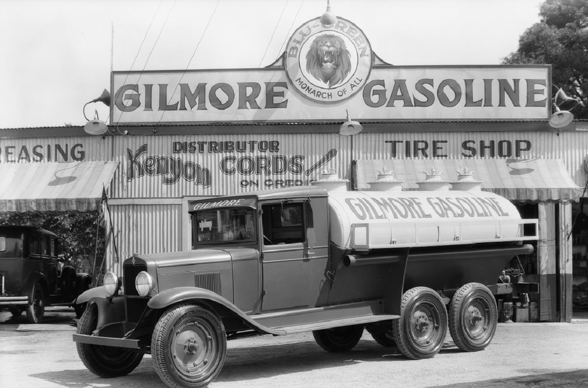 1929年在南加州看到的吉尔摩石油卡车。Gilmore Oil启发了“Gilmore Girls”这个名字