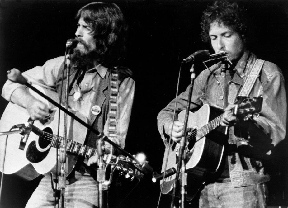 乔治·哈里森和鲍勃·迪伦弹吉他