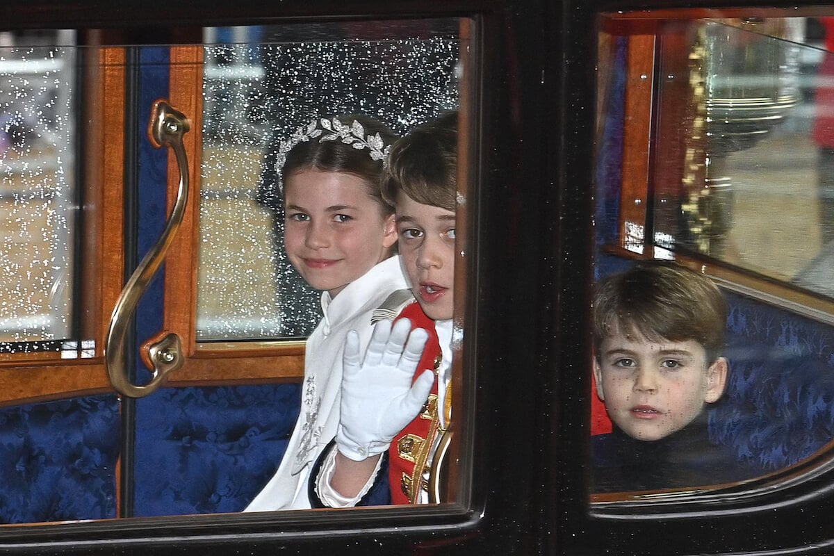 夏洛特公主、乔治王子和路易斯王子，他们在加冕典礼周末的面部表情各不相同